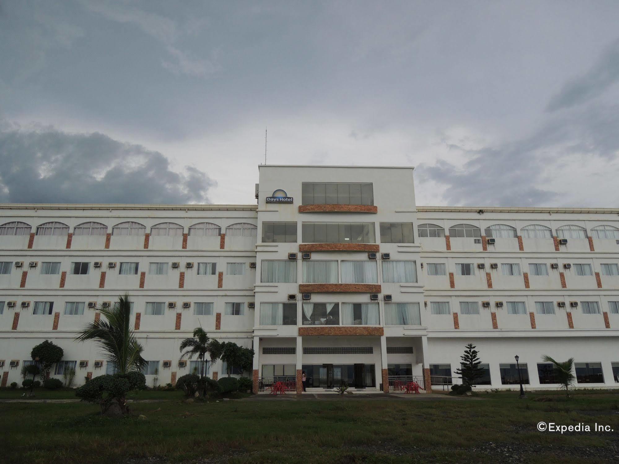 Days Hotel Cebu - Toledo Exterior photo